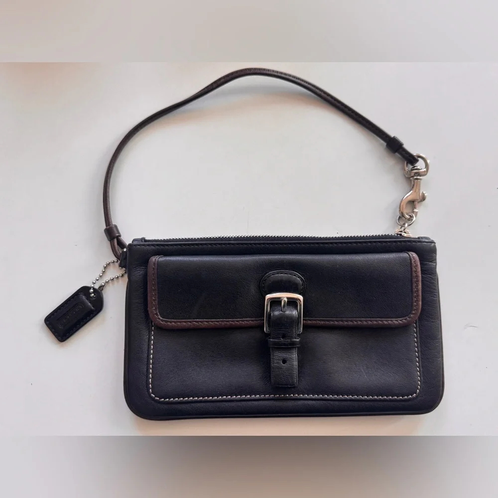 Vintage Coach 90s Y2K Black Leather Buckle Flap Women’s Wristlet Wallet